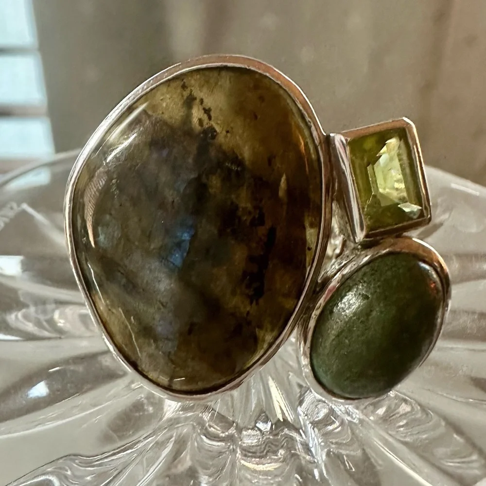 Elegant Labradorite, Peridot, Green Turquoise 925 Silver Cocktail Artisan Ring - Picture 1 of 15